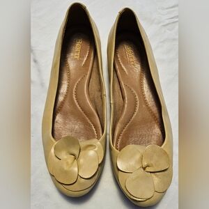 Born Women's Cream Flats with Floral Detail